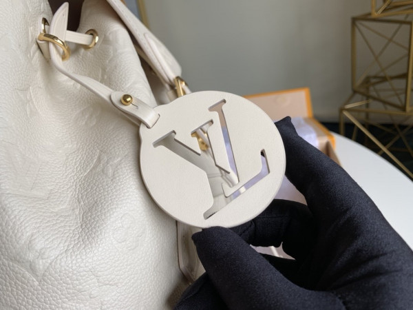 l**is V*t*n montsouris backpack