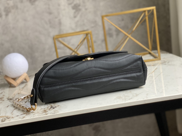 l**is V*t*n new wave chain bag