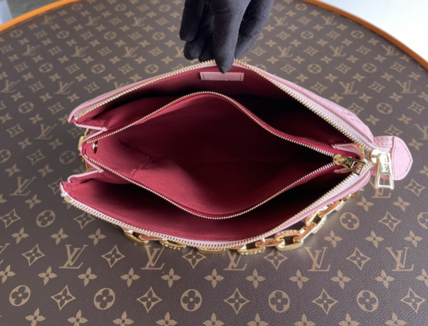l**is V*t*n coussin pm