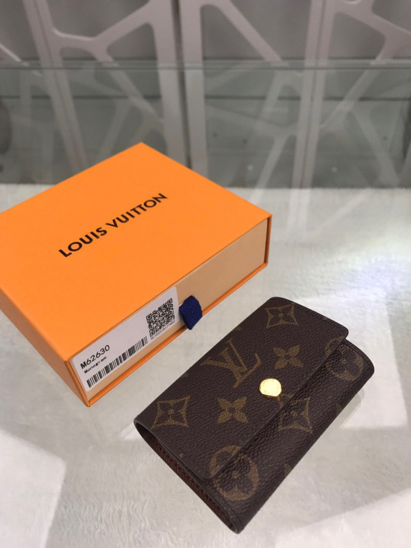 l**is V*t*n 6 key holder