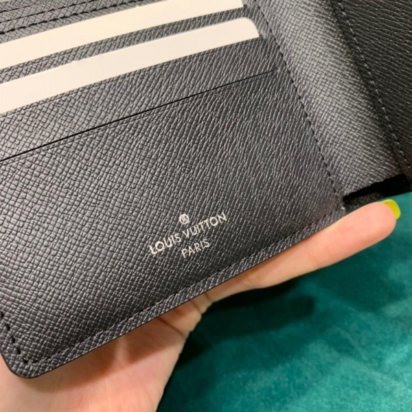 l**is V*t*n multiple wallet