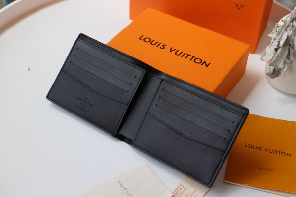l**is V*t*n slender wallet