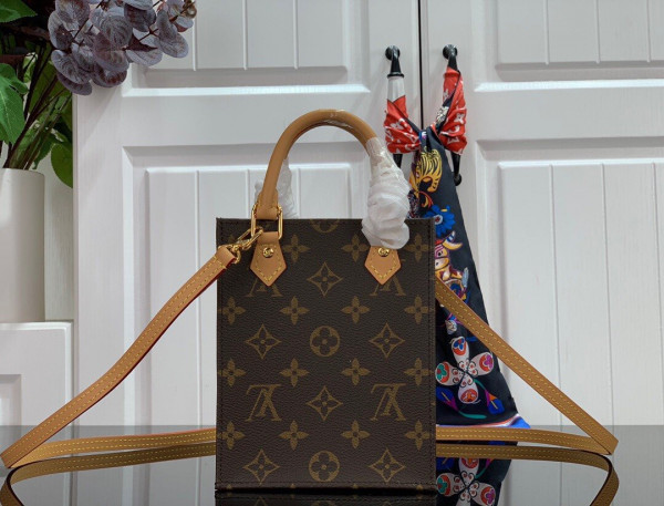 l**is V*t*n petit sac plat