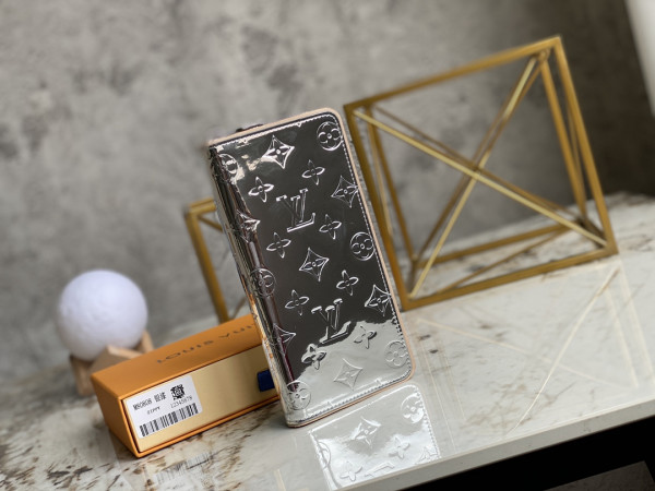 l**is V*t*n zippy wallet vertical
