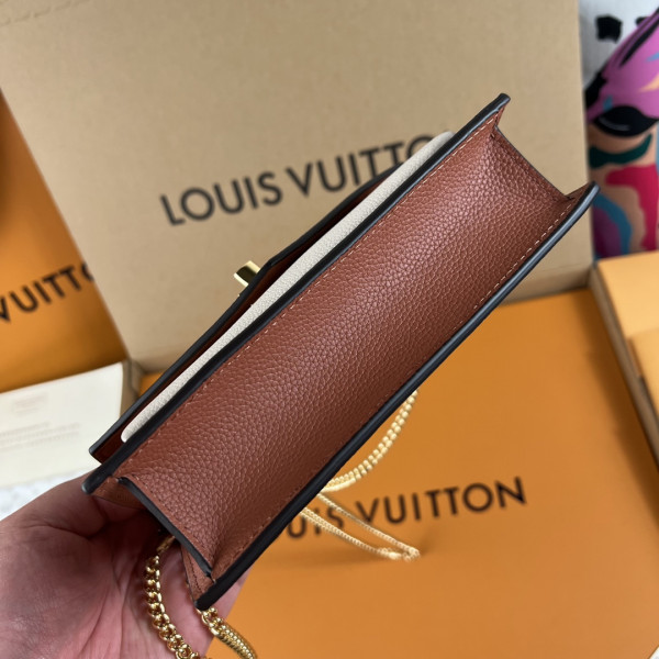 l**is V*t*n mylockme chain pochette