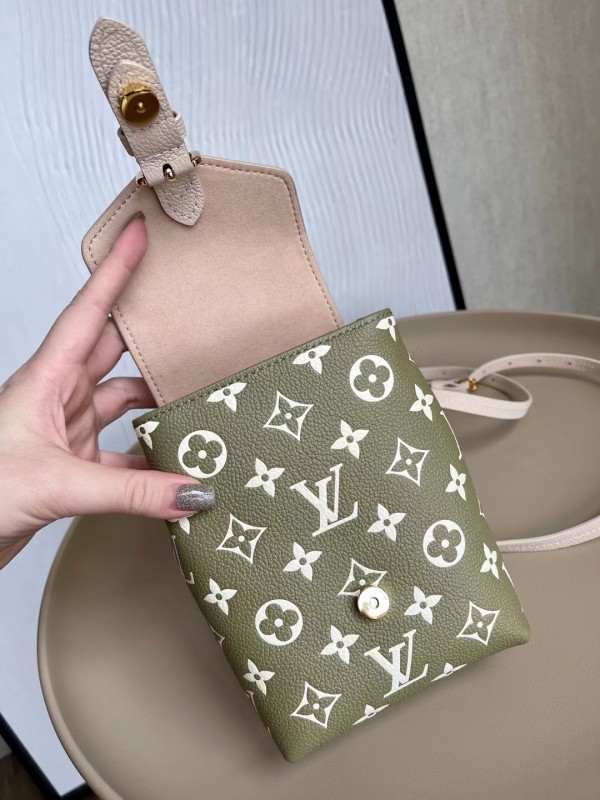 l**is V*t*n tiny backpack
