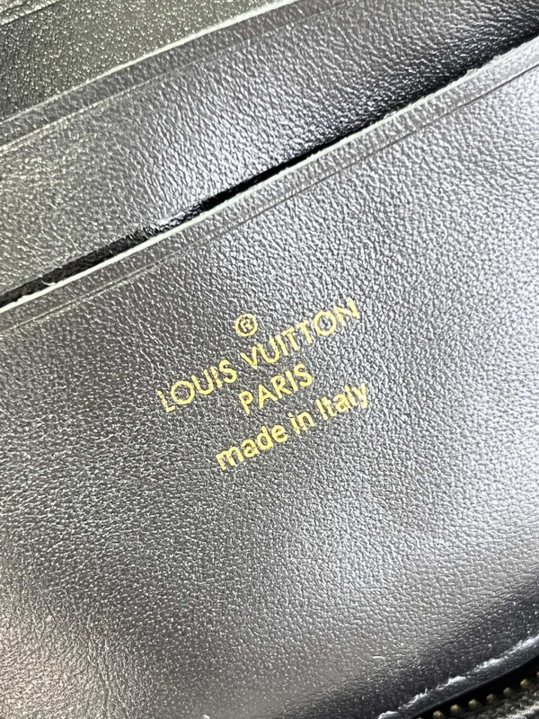 l**is V*t*n wallet on strap bubblegram