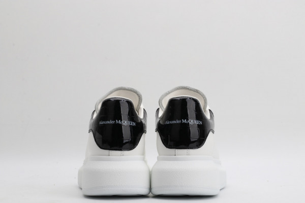 ALEXANDER MCQUEEN Oversized Sneaker