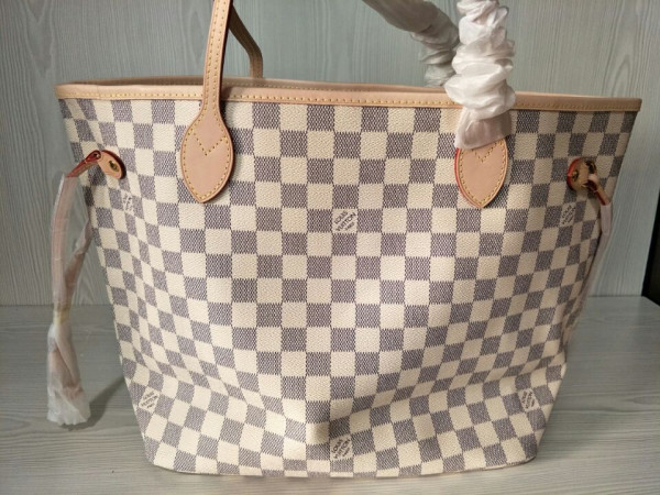l**is V*t*n neverfull mm