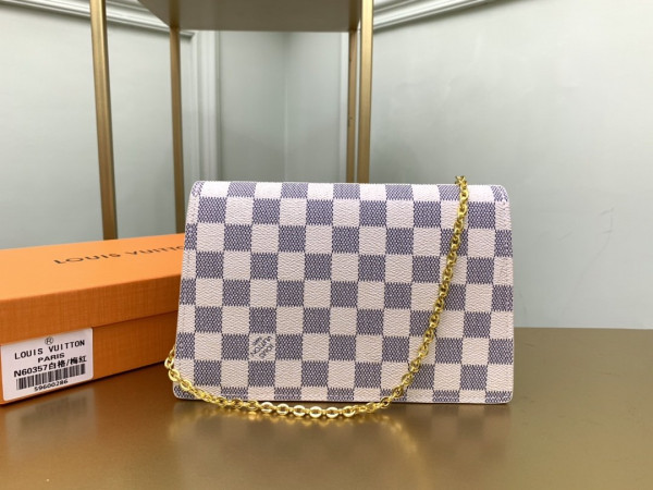 l**is V*t*n croisette chain wallet