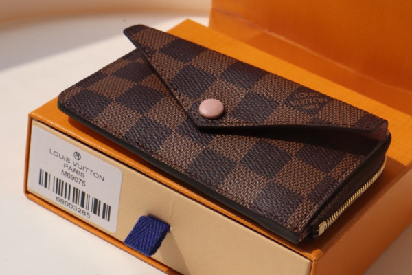 l**is V*t*n card holder recto verso
