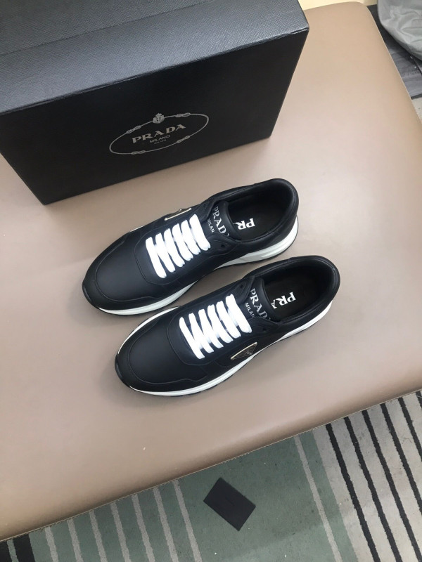 Pra*a sneakers