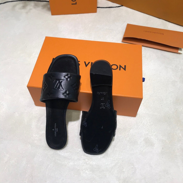 l**is V*t*n slippers