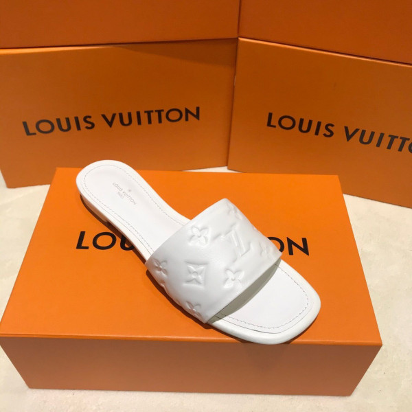 l**is V*t*n slippers