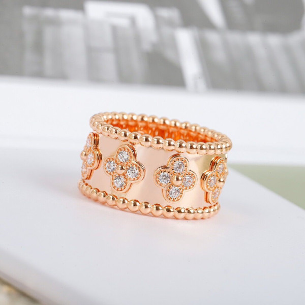 Van Cleef & Arpels Perlée clovers ring