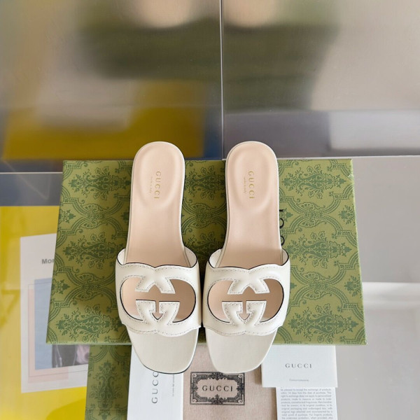 G*u*i slide sandal
