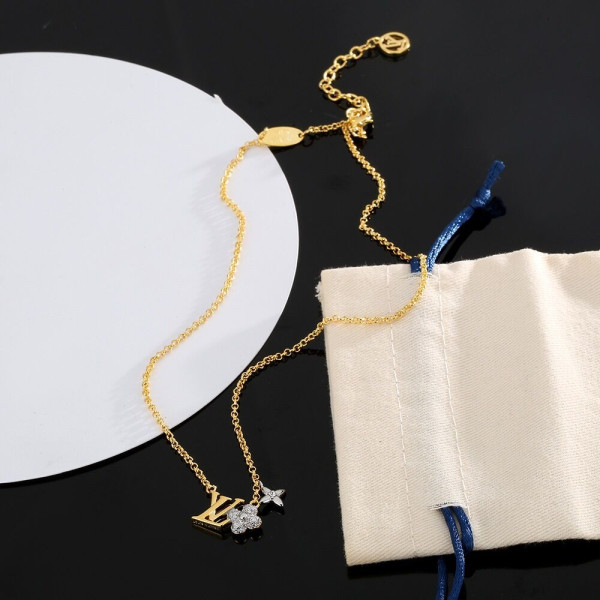 l**is V*t*n necklace