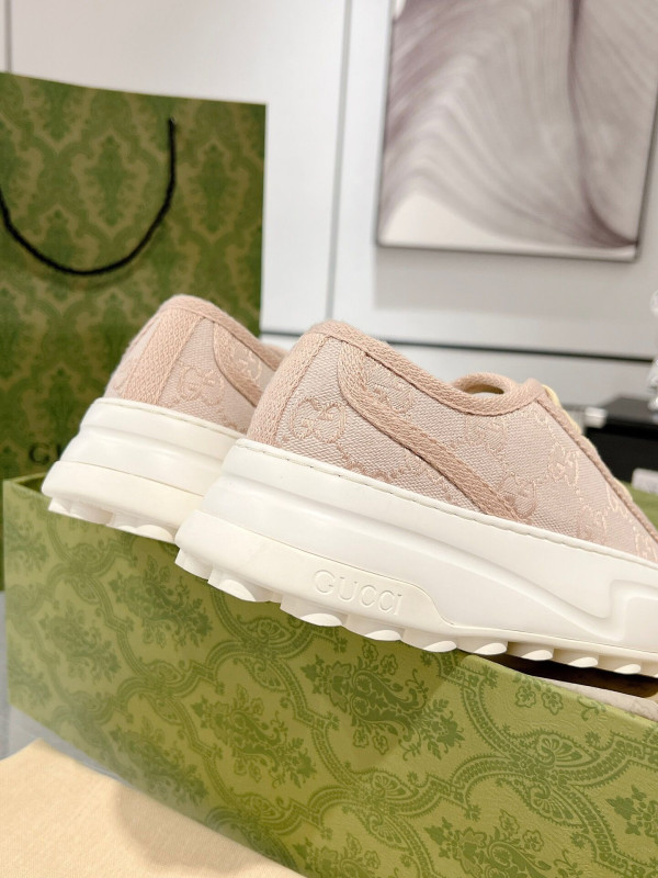 G*u*i sneaker