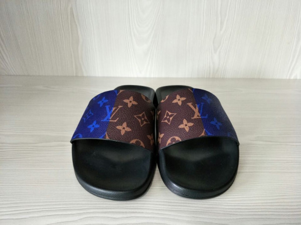 l**is V*t*n slippers