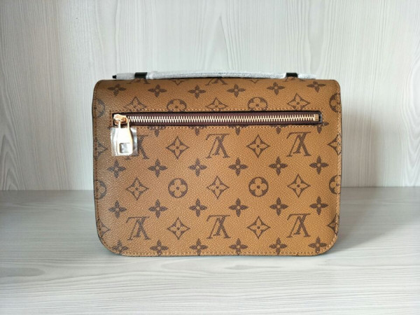 l**is V*t*n pochette metis
