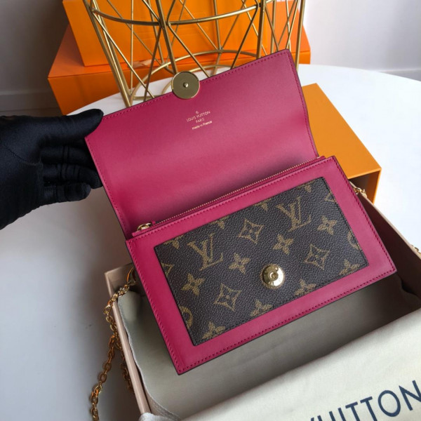 l**is V*t*n flore chain wallet
