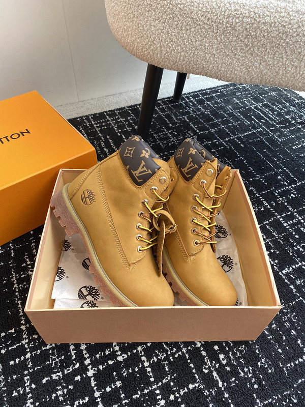 l**is V*t*n boots