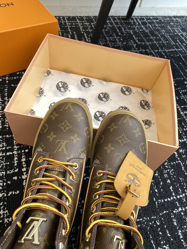 l**is V*t*n boots