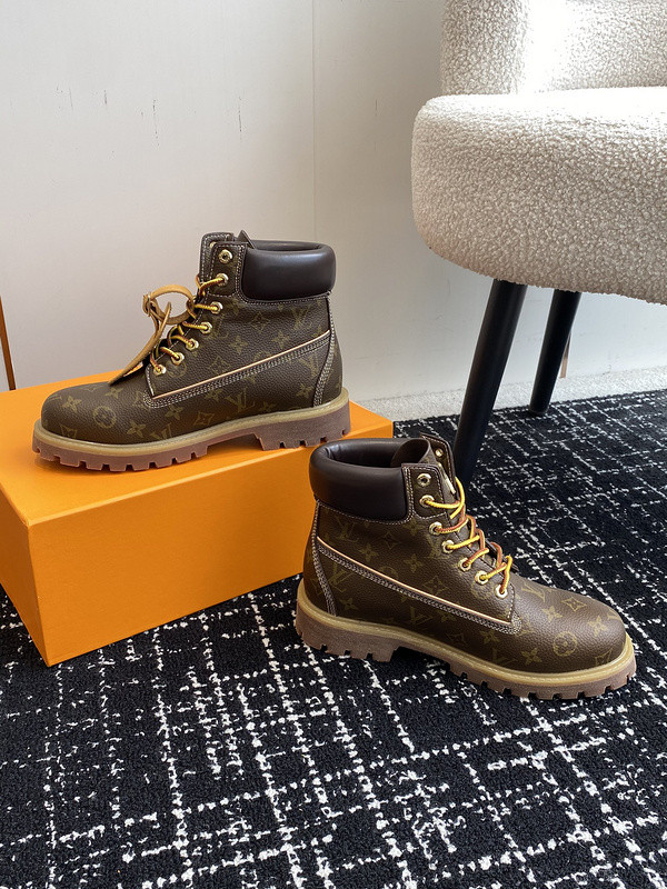 l**is V*t*n boots