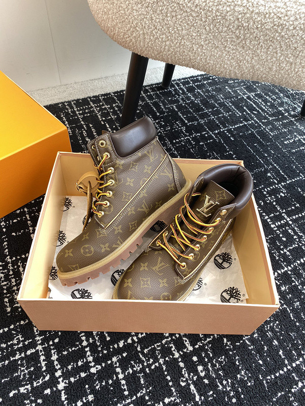 l**is V*t*n boots