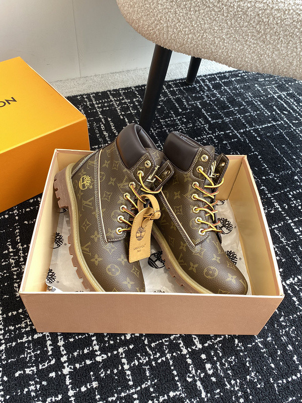 l**is V*t*n boots