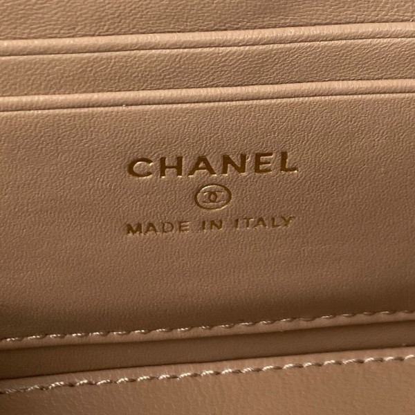 CL VANITY WITH CHAIN