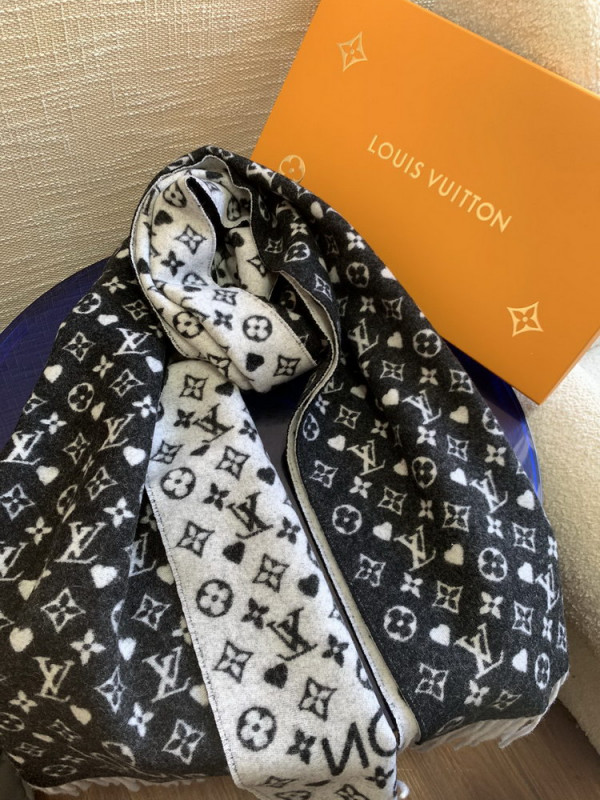 l**is V*t*n game on scarf