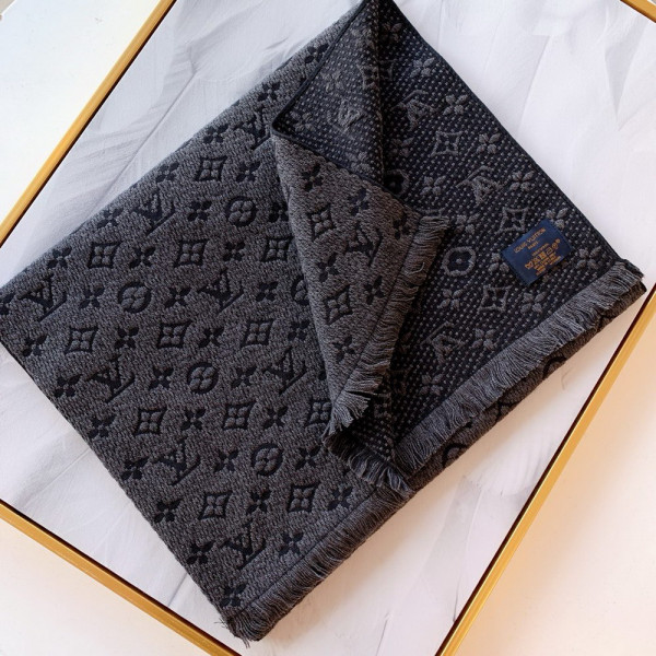l**is V*t*n monogram classic scarf