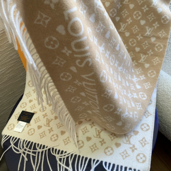 l**is V*t*n game on scarf