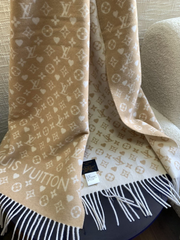 l**is V*t*n game on scarf