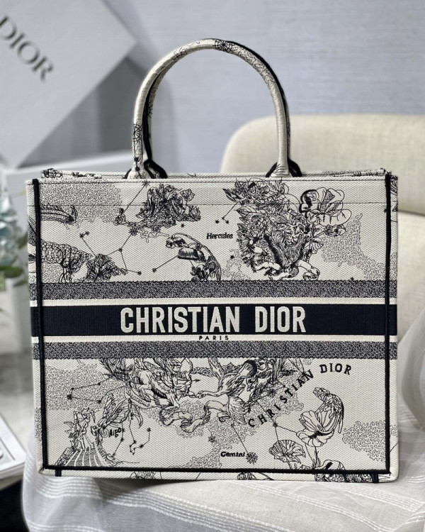 large D*or book tote