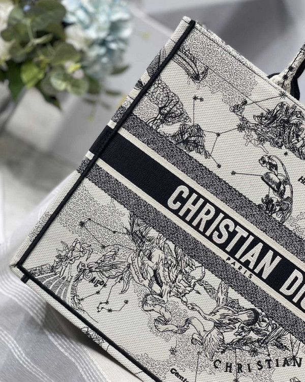 large D*or book tote
