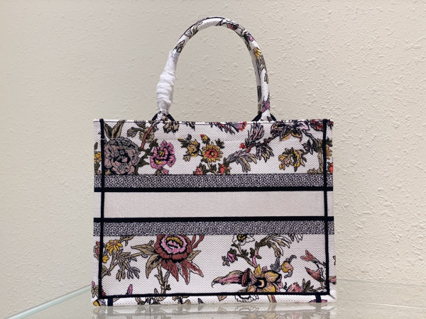 medium D*or book tote