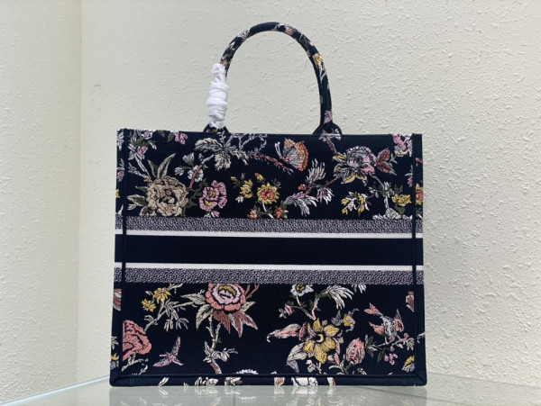 large D*or book tote