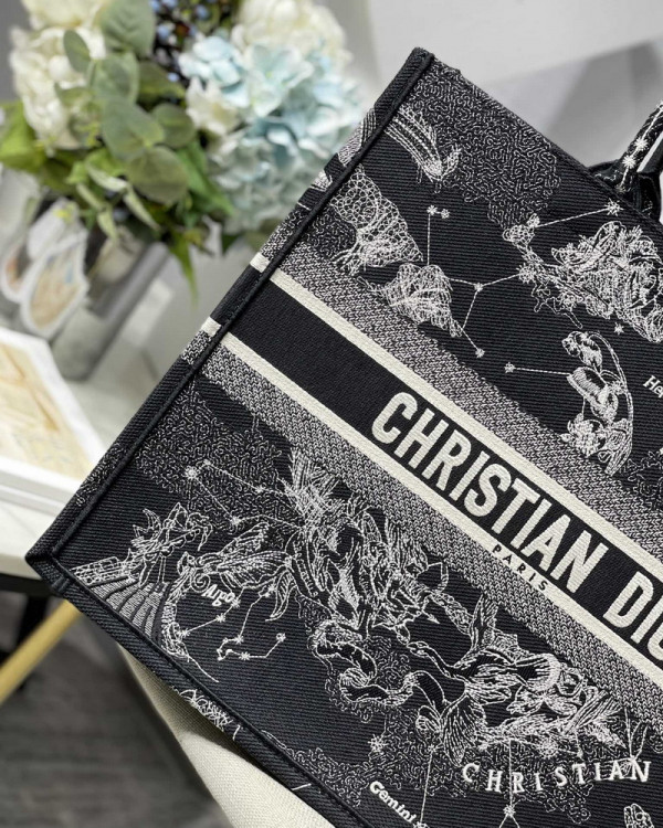 large D*or book tote