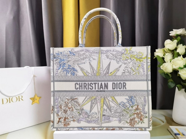 large D*or book tote