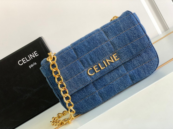 Ce**e chain shoulder bag matelasse monochrome