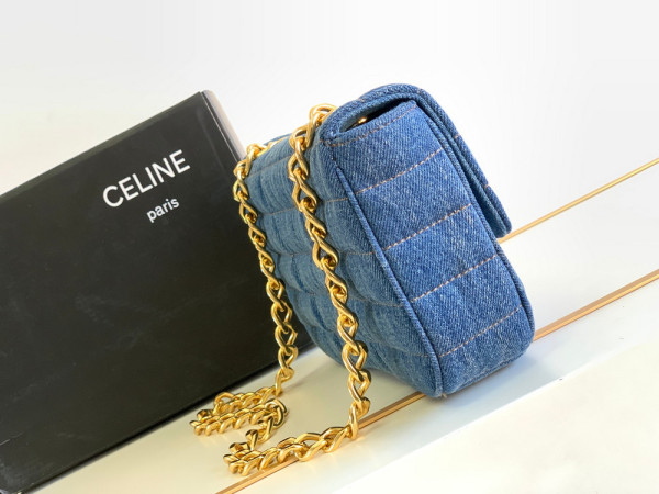 Ce**e chain shoulder bag matelasse monochrome