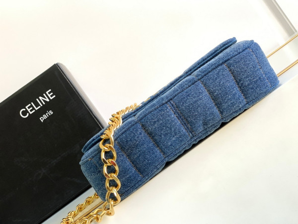 Ce**e chain shoulder bag matelasse monochrome
