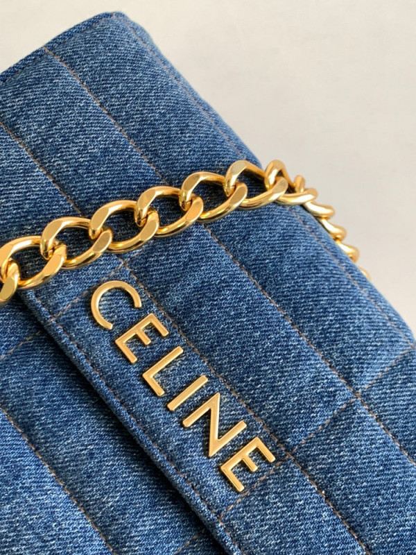 Ce**e chain shoulder bag matelasse monochrome