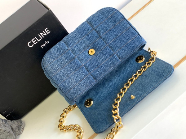 Ce**e chain shoulder bag matelasse monochrome