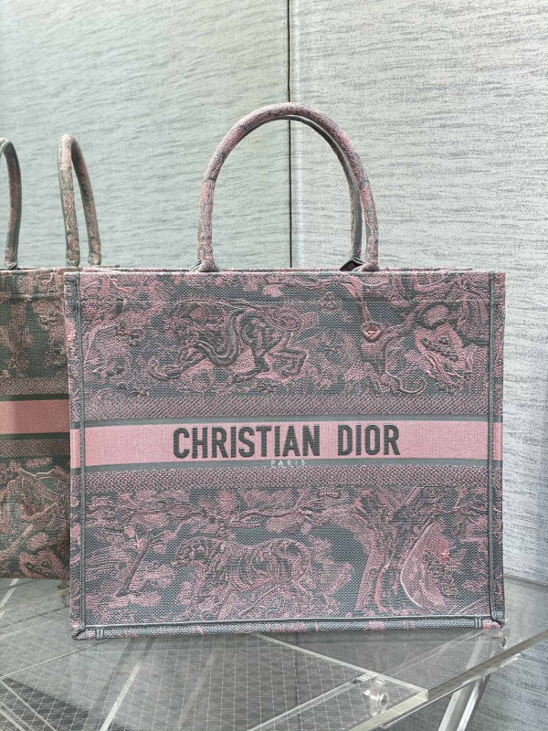 large D*or book tote