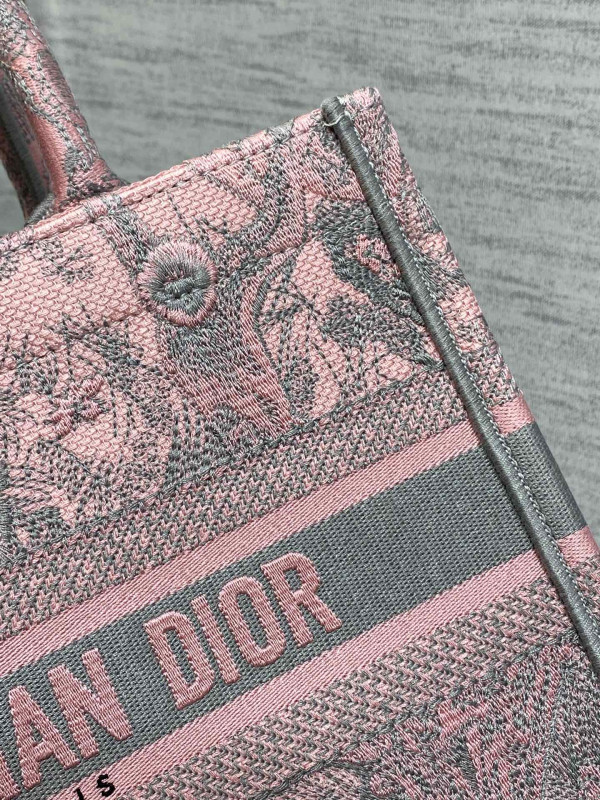 small D*or book tote