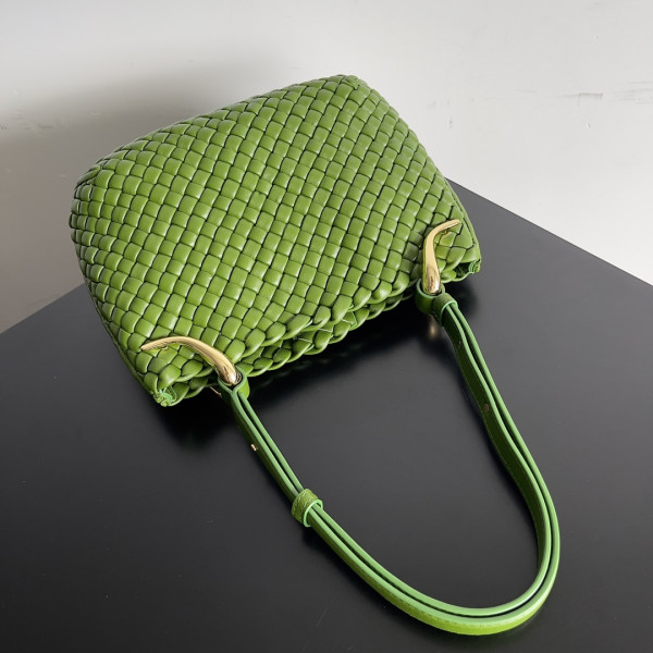 Bo*te*ga ve*ne*ta small clicker shoulder bag