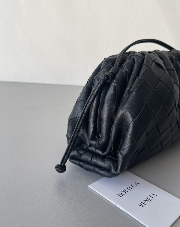 Bo*te*ga ve*ne*ta mini pouch